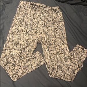 Women’s Black, White & Gray Leaf Print Leggings Medium